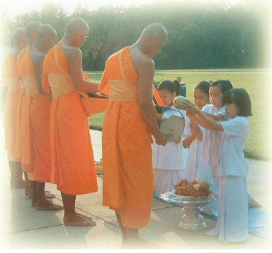 เลือกของใส่บาตร ทำบุญตามวันเกิด