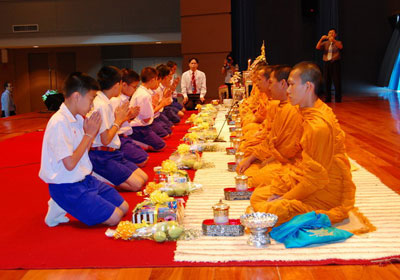 พิธีในการแสดงตนเป็นพุทธมามกะ