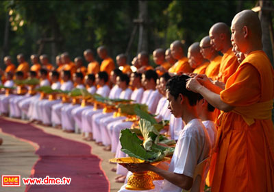 การบวชพระลูกชายถือเป็นการทดแทนบุญคุณพ่อแม่ การบวชพระลูกชายถือเป็นการทดแทนบุญคุณพ่อแม่