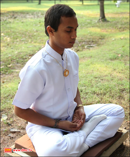 พรานิช  ชอร์  ในท่า Peace Position