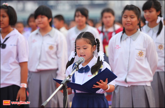 น้องลูกแก้ว หรือ ด.ญ.จินดามณี ศรีสว่าง อ่านสุนทรพจน์ เพื่อการเปลี่ยนโลก ซึ่งถอดมาจากเนื้อร้องเพลง Change the World ในภาค<a href=http://www.dmc.tv/pages/top_of_week/%E0%B8%A7%E0%B8%B1%E0%B8%99%E0%B8%A0%E0%B8%B2%E0%B8%A9%E0%B8%B2%E0%B9%84%E0%B8%97%E0%B8%A2%E0%B9%81%E0%B8%AB%E0%B9%88%E0%B8%87%E0%B8%8A%E0%B8%B2%E0%B8%95%E0%B8%B4-2554.html title='ภาษาไทย' target=_blank><font color=#333333>ภาษาไทย</font></a> ของ<a href=http://www.dmc.tv/search/ตะวัน title='ตะวัน' target=_blank><font color=#333333>ตะวัน</font></a>ธรรม น้องลูกแก้ว หรือ ด.ญ.จินดามณี ศรีสว่าง อ่านสุนทรพจน์ เพื่อการเปลี่ยนโลก ซึ่งถอดมาจากเนื้อร้องเพลง Change the World ในภาคภาษาไทย ของตะวันธรรม