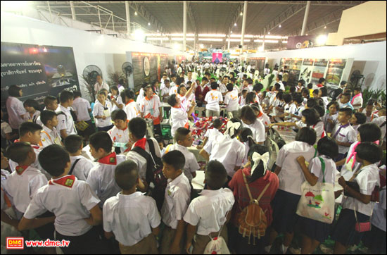 เด็กดี V-Star เข้าชมนิทรรศการ ด้วยความเบิกบาน เด็กดี V-Star เข้าชมนิทรรศการ ด้วยความเบิกบาน
