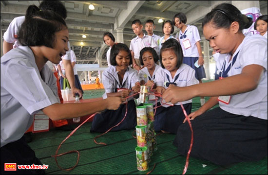 เด็กดี V-Star ร่วมเล่นเกมในฐานกิจกรรมแห่งความสุข ด้วยความเบิกบานใจ เด็กดี V-Star ร่วมเล่นเกมในฐานกิจกรรมแห่งความสุข ด้วยความเบิกบานใจ