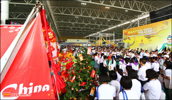 เด็กดี V-Star เดินชมนิทรรศการ และซุ้ม V-Star นานาชาติ เด็กดี V-Star เดินชมนิทรรศการ และซุ้ม V-Star นานาชาติ