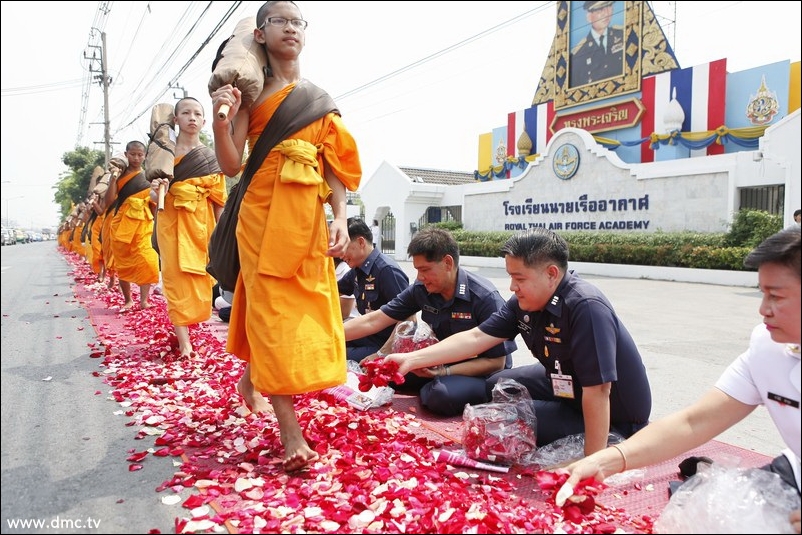 ธุดงค์อัญเชิญหลวงปู่ทองคำ ประจำวันที่ 3 เม.ย 2555