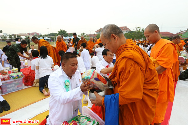 .วัดพระธรรมกายจัดพิธีถวายสังฆทาน 323 วัด ครั้งที่ 113.