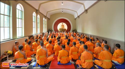 คณะสงฆ์ประกอบพิธีสวดผูกพัทธสีมา อุโบสถวัดพระธรรมกายเบเนลักซ์