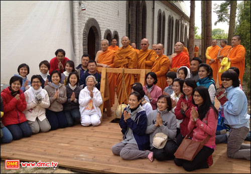 คณะพระมหาเถระเมตตาให้กำลังใจและข้อแนะนำการจัดงานบุญครั้งนี้ด้วยครับ