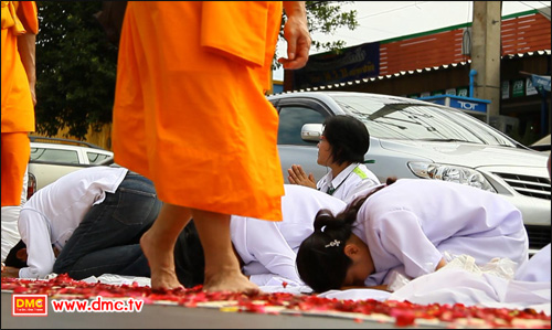 ขอถวายความรัก ความศรัทธา อย่างสูงสุด แด่คณะพระธุดงค์