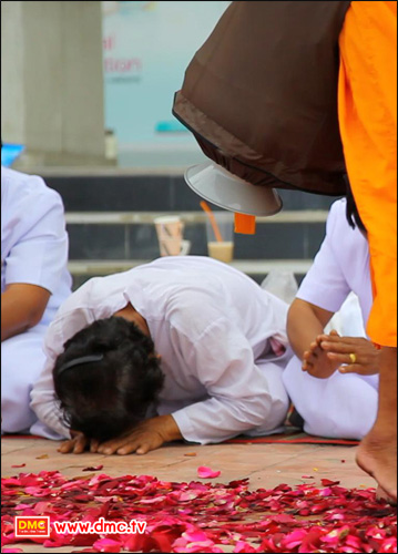 ขอถวายความรัก ความศรัทธา อย่างสูงสุด แด่คณะพระธุดงค์ ขอถวายความรัก ความศรัทธา อย่างสูงสุด แด่คณะพระธุดงค์