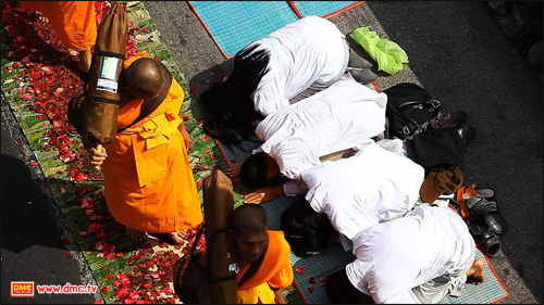 ขอถวายความรัก ความศรัทธา อย่างสูงสุด แด่คณะพระธุดงค์