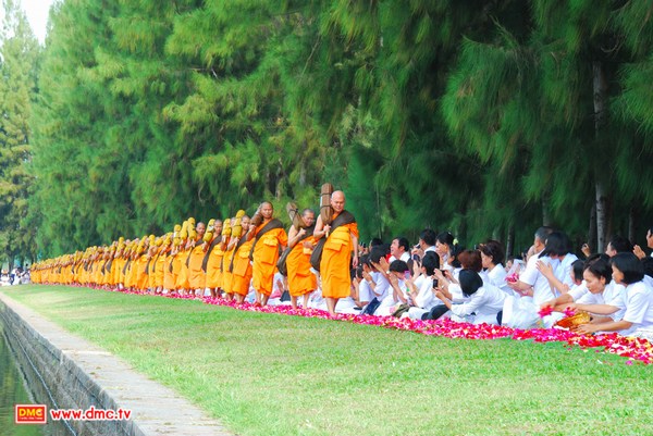 นำทัพคณะพระธุดงค์โดยพระเดชพระคุณพระธรรมปิฎก เจ้าคณะจังหวัดสระบุรี และพระเดชพระคุณพระราชปริยัติสุธี เจ้าคณะจังหวัดลพบุรี นำทัพคณะพระธุดงค์โดยพระเดชพระคุณพระธรรมปิฎก เจ้าคณะจังหวัดสระบุรี และพระเดชพระคุณพระราชปริยัติสุธี เจ้าคณะจังหวัดลพบุรี