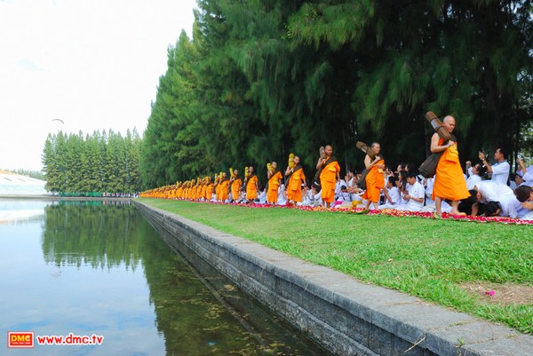 นำทัพคณะพระธุดงค์โดยพระเดชพระคุณพระธรรมปิฎก เจ้าคณะจังหวัดสระบุรี และพระเดชพระคุณพระราชปริยัติสุธี เจ้าคณะจังหวัดลพบุรี นำทัพคณะพระธุดงค์โดยพระเดชพระคุณพระธรรมปิฎก เจ้าคณะจังหวัดสระบุรี และพระเดชพระคุณพระราชปริยัติสุธี เจ้าคณะจังหวัดลพบุรี