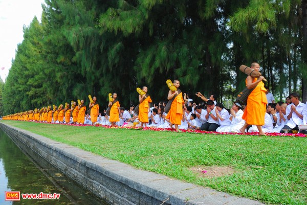 นำทัพคณะพระธุดงค์โดยพระเดชพระคุณพระธรรมปิฎก เจ้าคณะจังหวัดสระบุรี และพระเดชพระคุณพระราชปริยัติสุธี เจ้าคณะจังหวัดลพบุรี นำทัพคณะพระธุดงค์โดยพระเดชพระคุณพระธรรมปิฎก เจ้าคณะจังหวัดสระบุรี และพระเดชพระคุณพระราชปริยัติสุธี เจ้าคณะจังหวัดลพบุรี