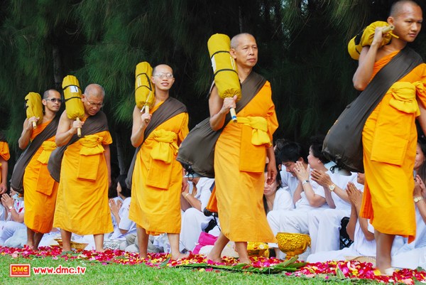 คณะพระธุดงค์ สถาปนาเส้นทางมหาปูชนียาจารย์ คณะพระธุดงค์ สถาปนาเส้นทางมหาปูชนียาจารย์