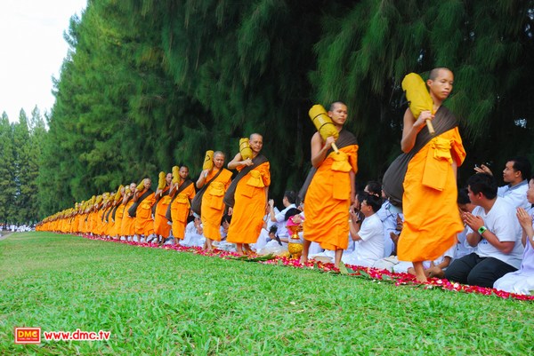 คณะพระธุดงค์ สถาปนาเส้นทางมหาปูชนียาจารย์ คณะพระธุดงค์ สถาปนาเส้นทางมหาปูชนียาจารย์