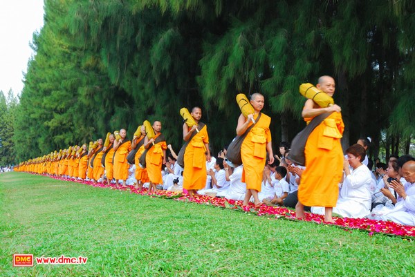 คณะพระธุดงค์ สถาปนาเส้นทางมหาปูชนียาจารย์ คณะพระธุดงค์ สถาปนาเส้นทางมหาปูชนียาจารย์