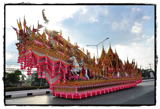 ประเพณีบุญบั้งไฟ ประวัติความเป็นมาของบุญบั้งไฟ ภาพงานบุญบั้งไฟ 