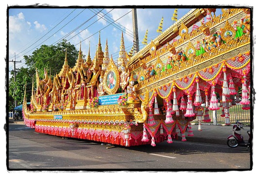 ประเพณีบุญบั้งไฟ ประวัติความเป็นมาของบุญบั้งไฟ ภาพงานบุญบั้งไฟ