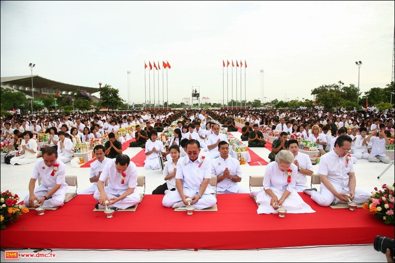 ตักบาตรลาดกระบัง