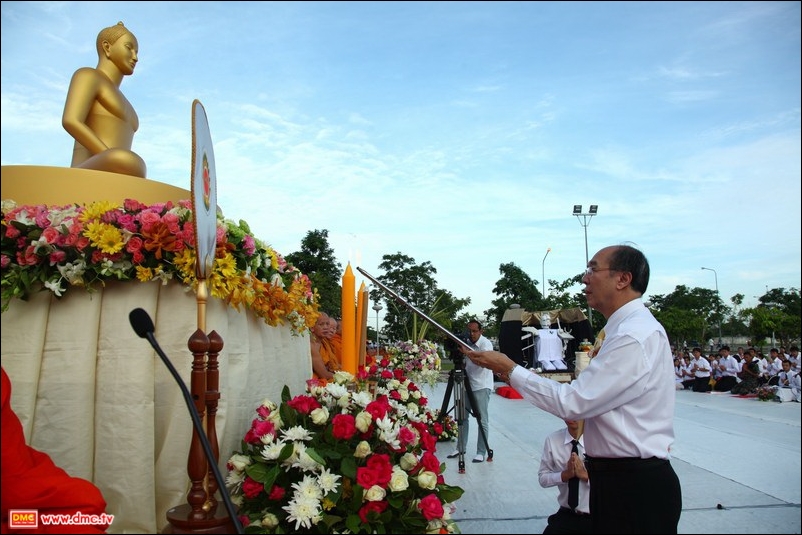 ตักบาตรลาดกระบัง