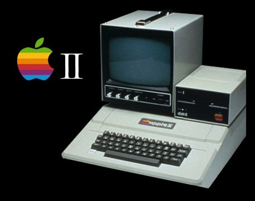 ในปีค.ศ. 1977 สตีฟ จ๊อบส์กับวอซเนียก ได้นำเครื่อง Apple II ออกสู่ตลาด ในปีค.ศ. 1977 สตีฟ จ๊อบส์กับวอซเนียก ได้นำเครื่อง Apple II ออกสู่ตลาด