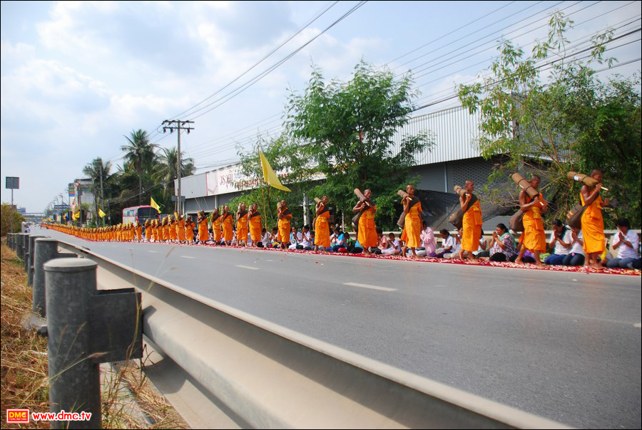 คณะพระธุดงค์ สถาปนาเส้นทางมหาปูชนียาจารย์ คณะพระธุดงค์ สถาปนาเส้นทางมหาปูชนียาจารย์