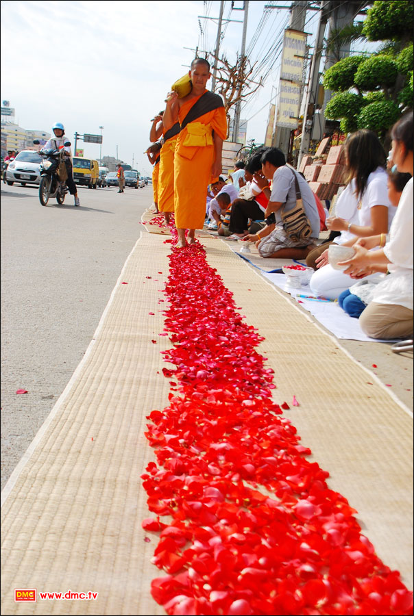 ความงดงามที่หาดูได้จากขบวนพระธุดงค์ธรรมชัย