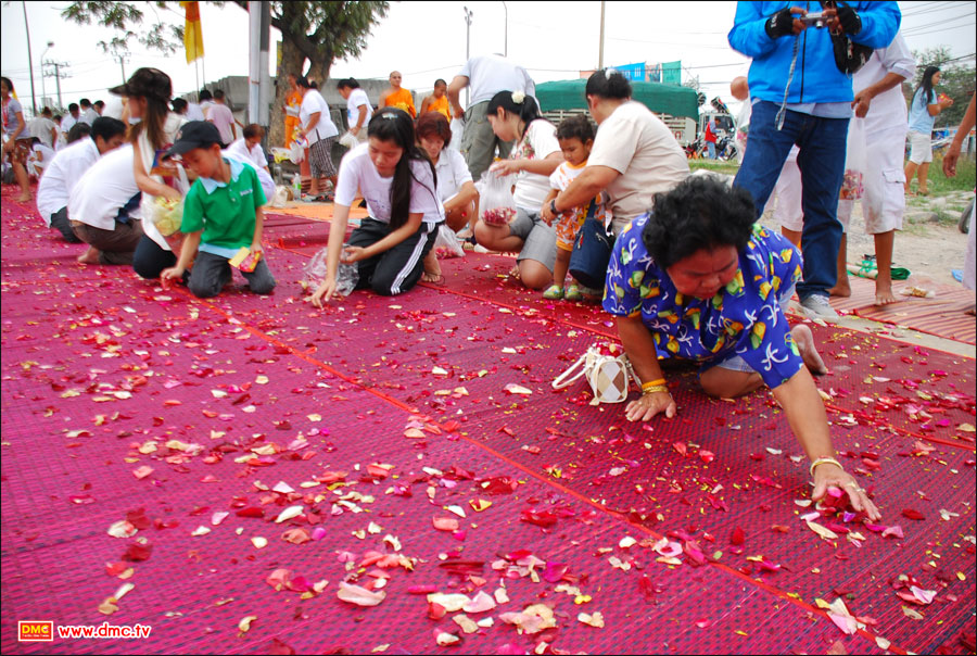 เก็บทุกบุญด้วยดวงใจที่ใสสว่าง