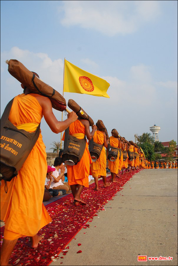 ความงดงามที่หาดูได้จากขบวนพระธุดงค์ธรรมชัย