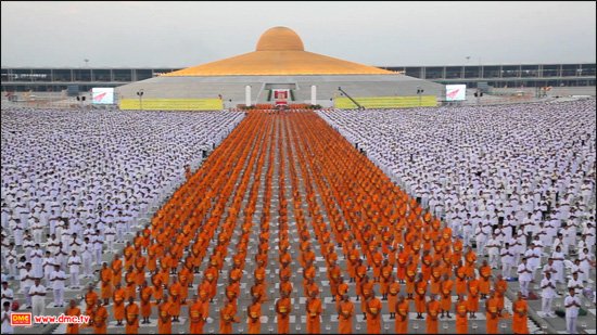 พิธีกรรมภาคเย็นที่ศักดิ์สิทธิ์  สงบเสงี่ยม  สง่างาม 