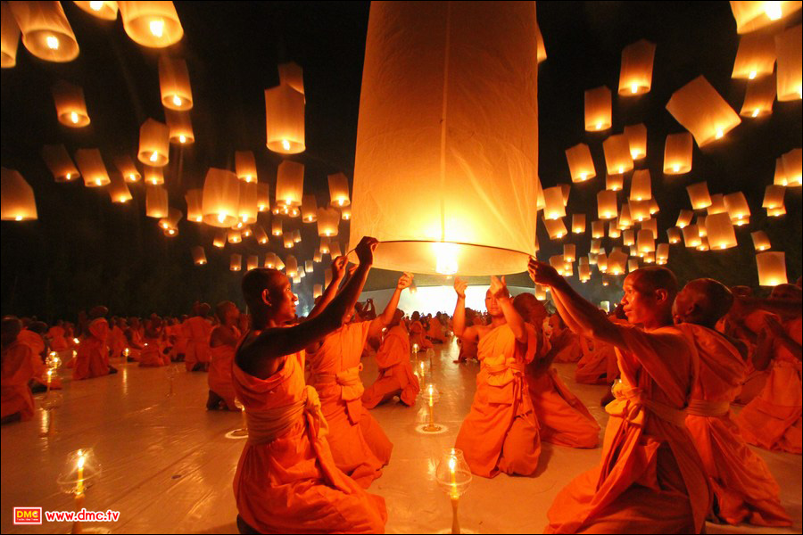 การจุดประทีปลอยโคมนับเป็นภาพประวัติศาสตร์ ครั้งแรก ของโลตัสแลนด์ 