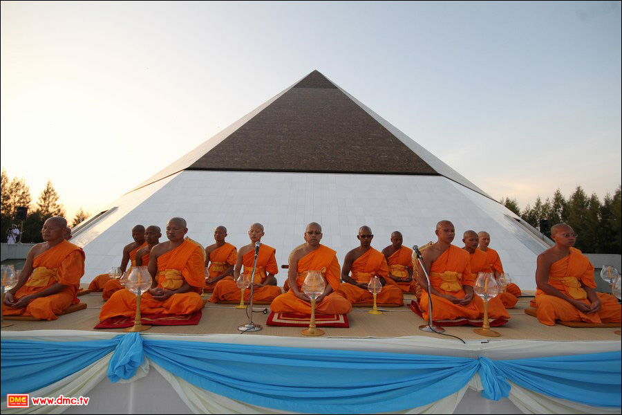 บูชาธรรมมหาปูชนียาจารย์ ด้วยการหยุดใจ 