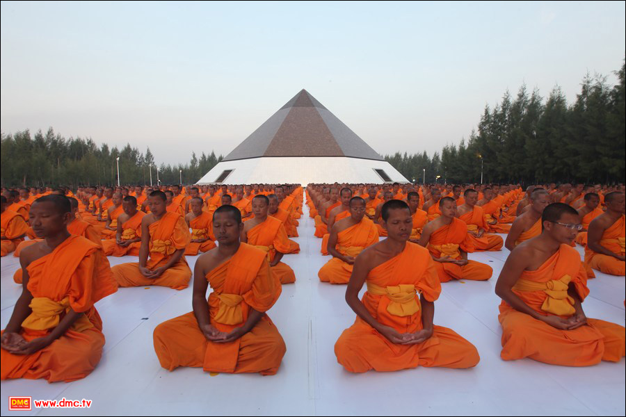 บูชาธรรมมหาปูชนียาจารย์ ด้วยการหยุดใจ 