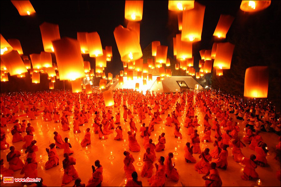 เพื่อเป็นการบูชาธรรมหลวงปู่การจุดประทีปลอยโคม