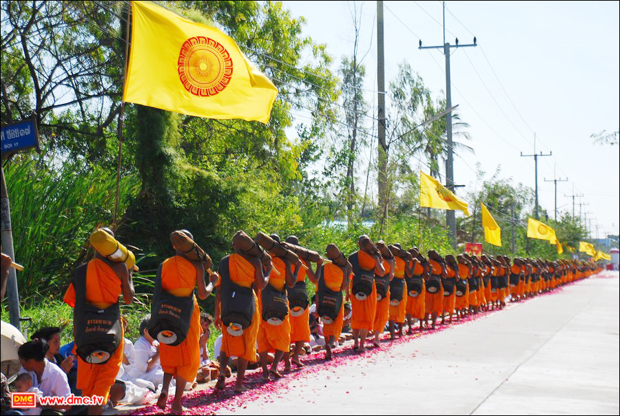 คณะพระธุดงค์ สถาปนาเส้นทางมหาปูชนียาจารย์