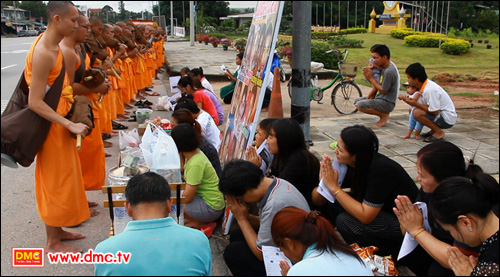 ญาติโยมรับบุญใหญ่ด้วยใจศรัทธา 