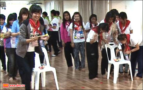 รุ่นพี่กลุ่ม ซีเนียร์ คลับ ทดลองเล่นฐานกิจกรรม