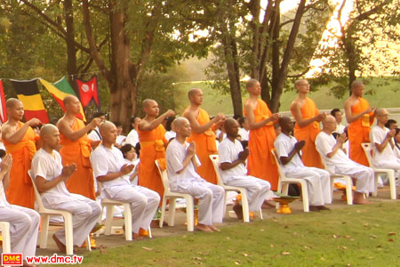 พิธีปลงผมนาคธรรมทายาทนานาชาติ รุ่นพิเศษ