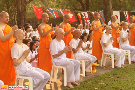 นาคธรรมทายาทนานาชาติในพิธีปลงผม