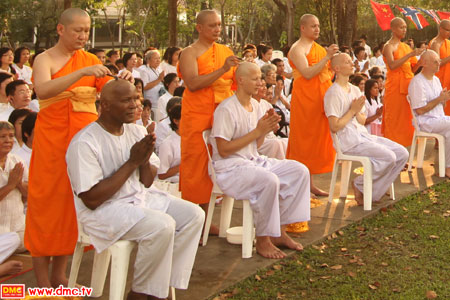ปลื้มใจที่ได้บวชครับ ธรรมทายาทนานาชาติ