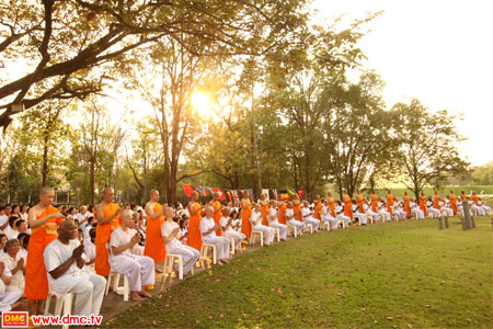 แสงทองส่องอำไพ ธรรมทายาทสว่างไสวด้วยแสงธรรม