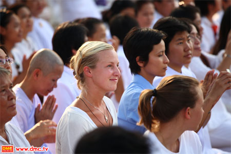 รอยยิ้มปลาบปลื้มในพิธีขลิบปอยผมธรรมทายาทนานาชาติ