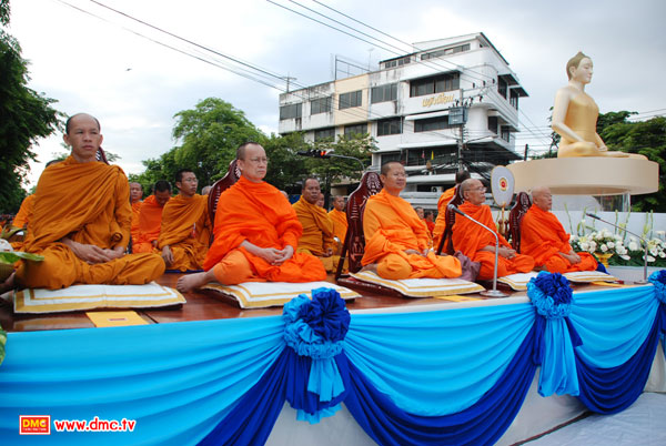 คณะสงฆ์ในงานตักบาตรจตุจักร คณะสงฆ์ในงานตักบาตรจตุจักร