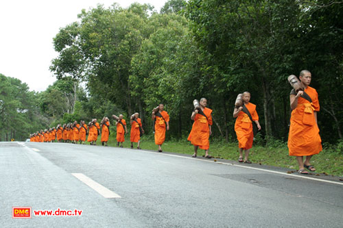 สักครั้งในชีวิตลูกผู้ชายบวชให้ได้อย่างน้อย 1 พรรษา สักครั้งในชีวิตลูกผู้ชายบวชให้ได้อย่างน้อย 1 พรรษา