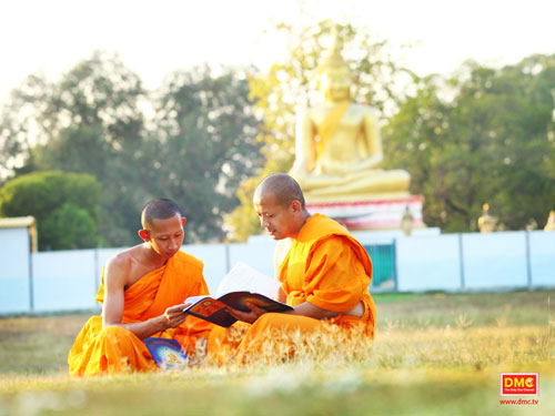 ช่วงเข้าพรรษาพระภิกษุจะได้มีเวลาค้นคว้าจากพระไตรปิฎก