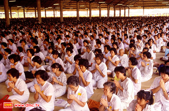 สภาหลังคาจากคนแน่นขนัดจนต้องสร้างสภาธรรมกายสากลขึ้น สภาหลังคาจากคนแน่นขนัดจนต้องสร้างสภาธรรมกายสากลขึ้น