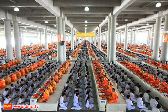 <a href=http://www.dmc.tv/pages/scoop/The_Grand_Meditation_Amphitheatre.html title='มหารัตนวิหารคด' target=_blank><font color=#333333>มหารัตนวิหารคด</font></a> มหารัตนวิหารคด