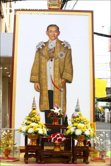 การจัดโต๊ะหมู่ถวายพระพร การจัดโต๊ะหมู่ถวายพระพร