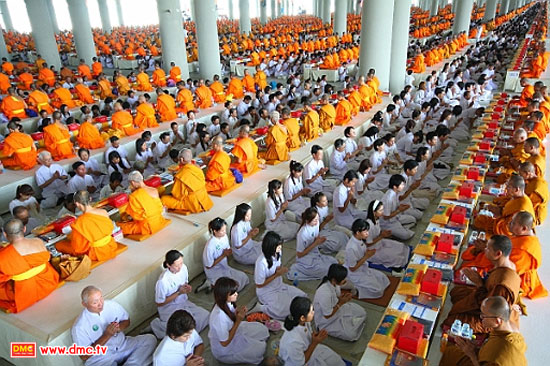 ถวายมหาสังฆทาน ณ วัดพระธรรมกาย